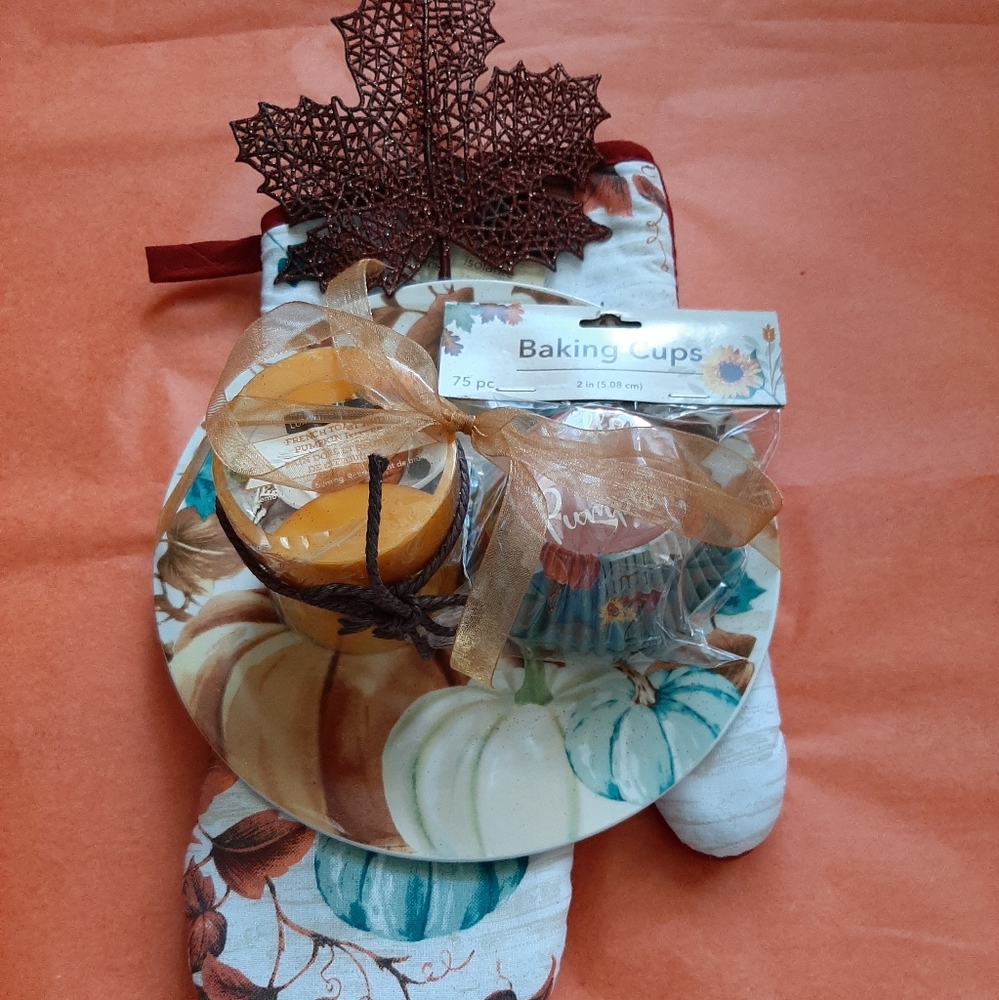 NWT - 🎁 Looking for a gift to give for Fall? Thanksgiving?  Birthday? 🎁 - Picture 2 of 8